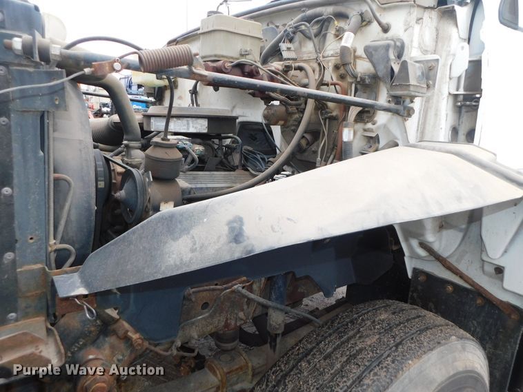 image for item DJ5839 1996 GMC TopKick  truck cab and chassis