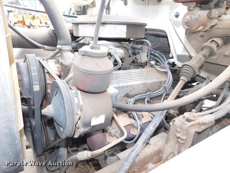 image for item DJ5839 1996 GMC TopKick  truck cab and chassis