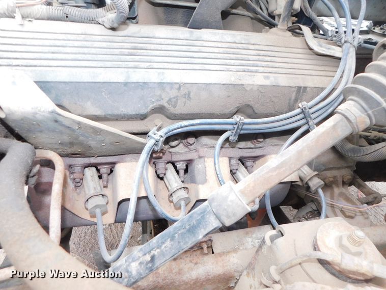 image for item DJ5839 1996 GMC TopKick  truck cab and chassis