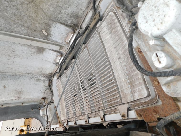 image for item DJ5839 1996 GMC TopKick  truck cab and chassis