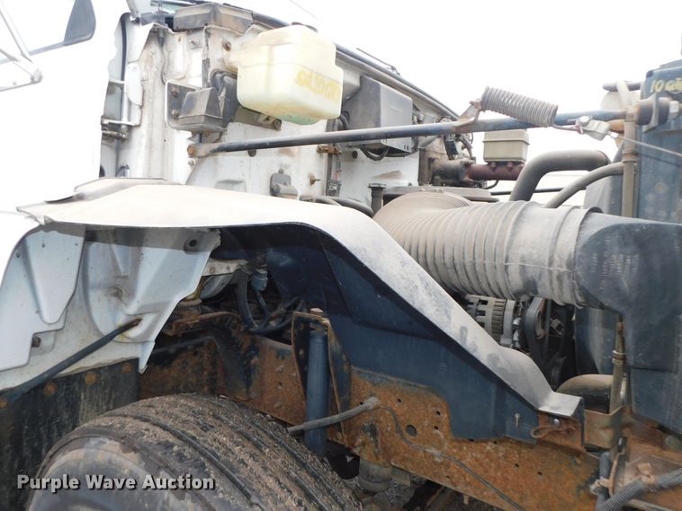 image for item DJ5839 1996 GMC TopKick  truck cab and chassis