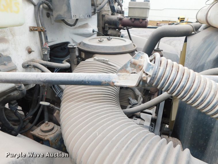 image for item DJ5839 1996 GMC TopKick  truck cab and chassis