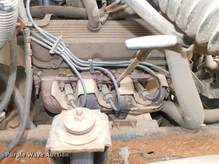 image for item DJ5839 1996 GMC TopKick  truck cab and chassis