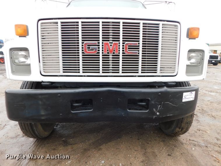 image for item DJ5839 1996 GMC TopKick  truck cab and chassis