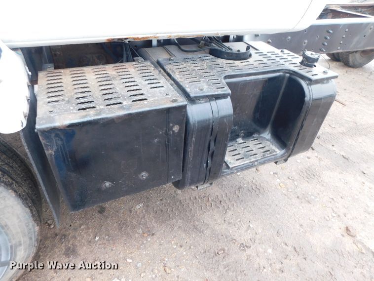 image for item DJ5839 1996 GMC TopKick  truck cab and chassis