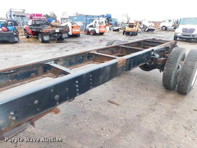 image for item DJ5839 1996 GMC TopKick  truck cab and chassis