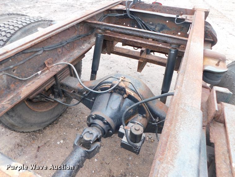 image for item DJ5839 1996 GMC TopKick  truck cab and chassis