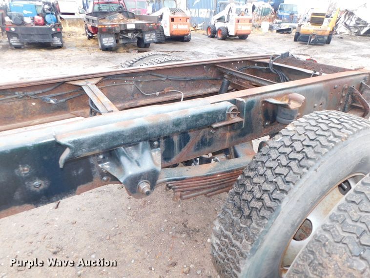 image for item DJ5839 1996 GMC TopKick  truck cab and chassis