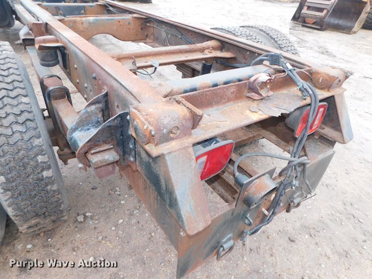 image for item DJ5839 1996 GMC TopKick  truck cab and chassis