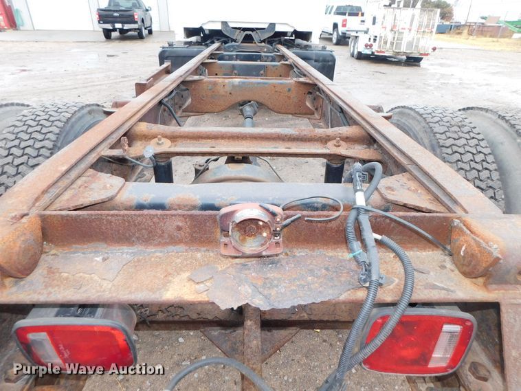 image for item DJ5839 1996 GMC TopKick  truck cab and chassis