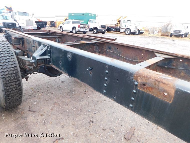 image for item DJ5839 1996 GMC TopKick  truck cab and chassis