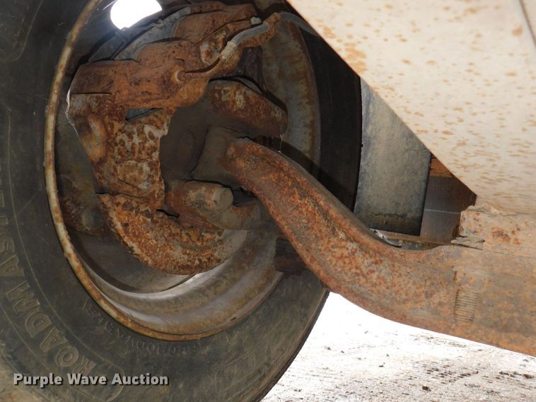 image for item DJ5839 1996 GMC TopKick  truck cab and chassis