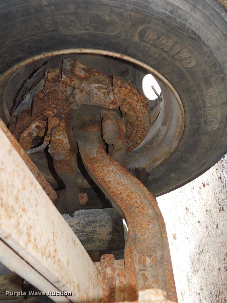 image for item DJ5839 1996 GMC TopKick  truck cab and chassis