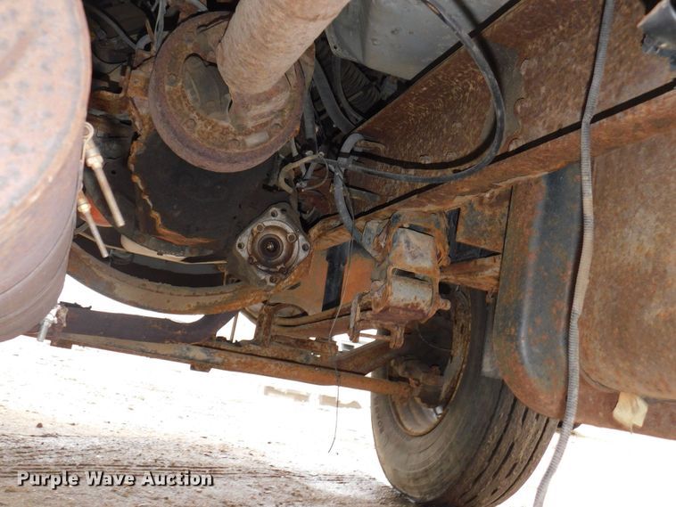 image for item DJ5839 1996 GMC TopKick  truck cab and chassis