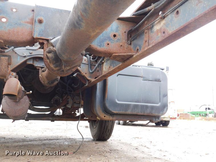 image for item DJ5839 1996 GMC TopKick  truck cab and chassis