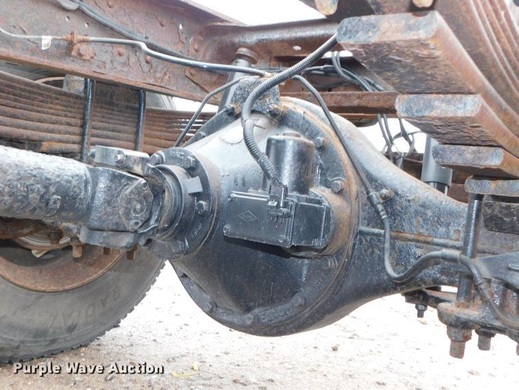 image for item DJ5839 1996 GMC TopKick  truck cab and chassis