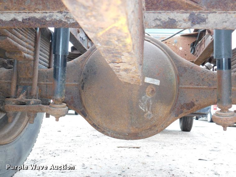 image for item DJ5839 1996 GMC TopKick  truck cab and chassis