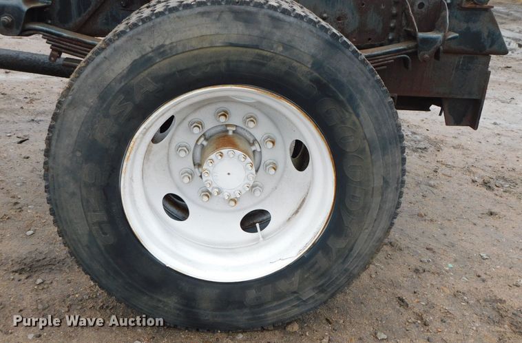 image for item DJ5839 1996 GMC TopKick  truck cab and chassis