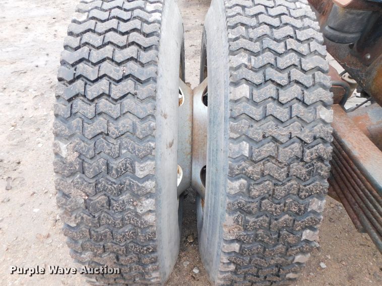 image for item DJ5839 1996 GMC TopKick  truck cab and chassis