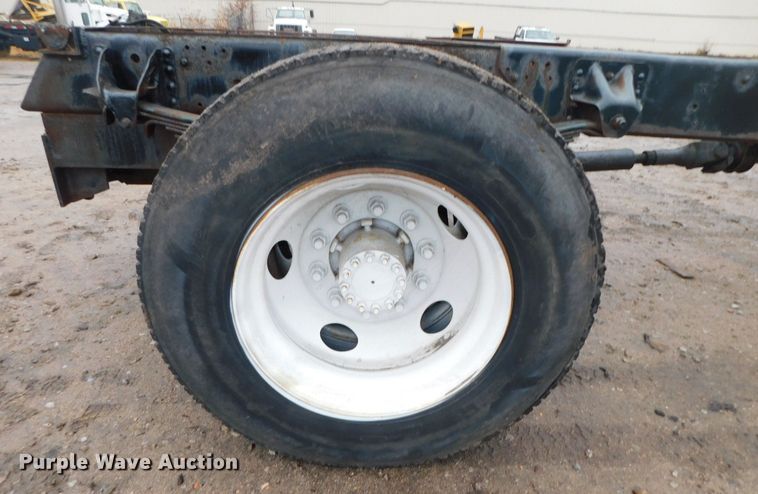 image for item DJ5839 1996 GMC TopKick  truck cab and chassis