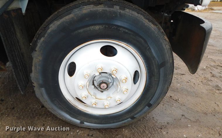 image for item DJ5839 1996 GMC TopKick  truck cab and chassis