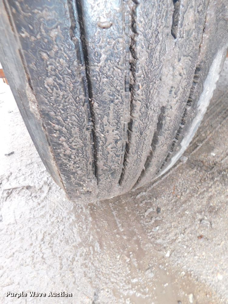 image for item DJ5839 1996 GMC TopKick  truck cab and chassis