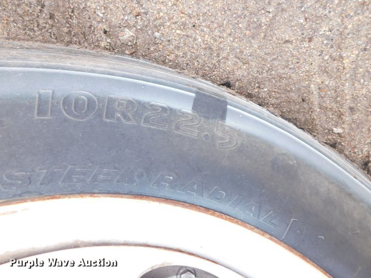 image for item DJ5839 1996 GMC TopKick  truck cab and chassis