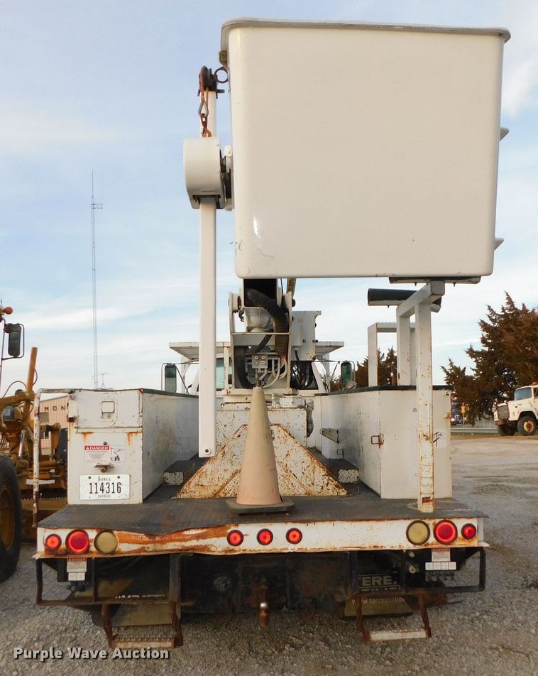 image for item DJ5849 2001 GMC C7500  forestry bucket truck