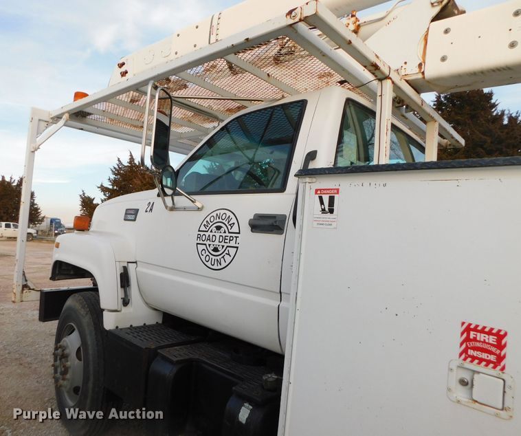 image for item DJ5849 2001 GMC C7500  forestry bucket truck