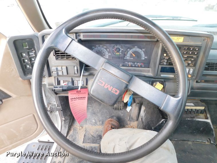 image for item DJ5849 2001 GMC C7500  forestry bucket truck