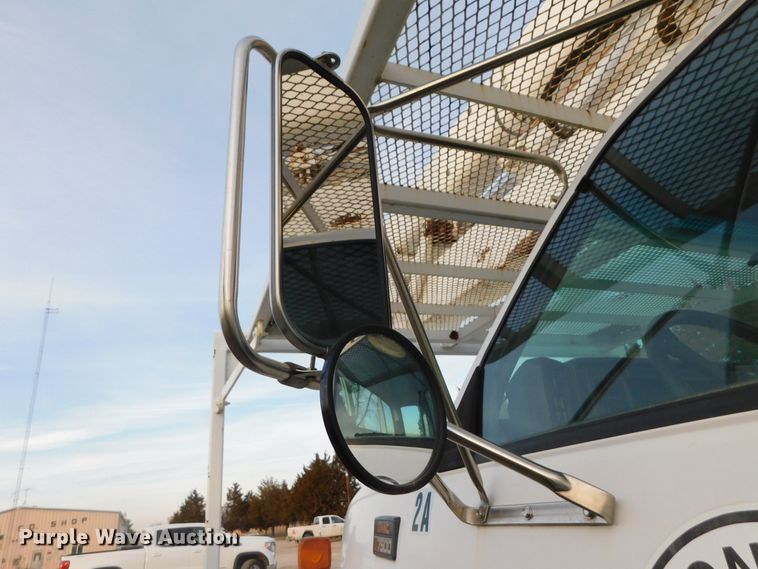 image for item DJ5849 2001 GMC C7500  forestry bucket truck