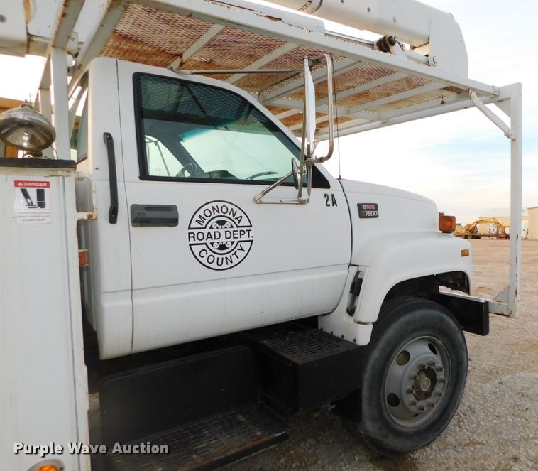image for item DJ5849 2001 GMC C7500  forestry bucket truck
