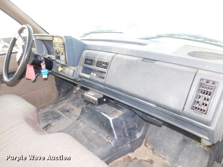 image for item DJ5849 2001 GMC C7500  forestry bucket truck