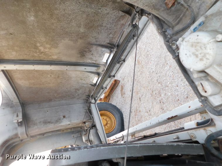 image for item DJ5849 2001 GMC C7500  forestry bucket truck