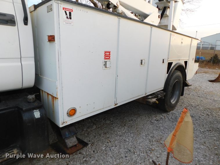 image for item DJ5849 2001 GMC C7500  forestry bucket truck