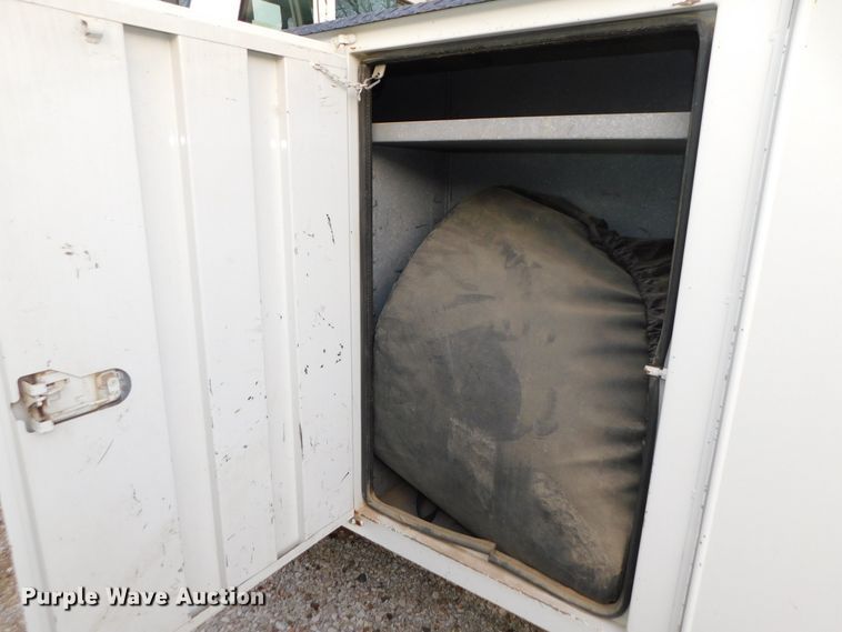 image for item DJ5849 2001 GMC C7500  forestry bucket truck