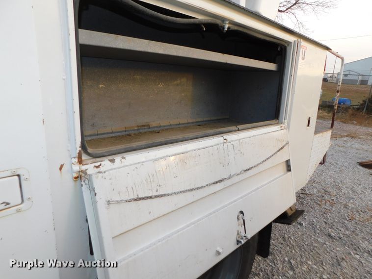 image for item DJ5849 2001 GMC C7500  forestry bucket truck