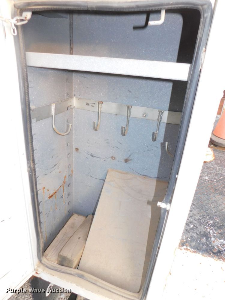 image for item DJ5849 2001 GMC C7500  forestry bucket truck