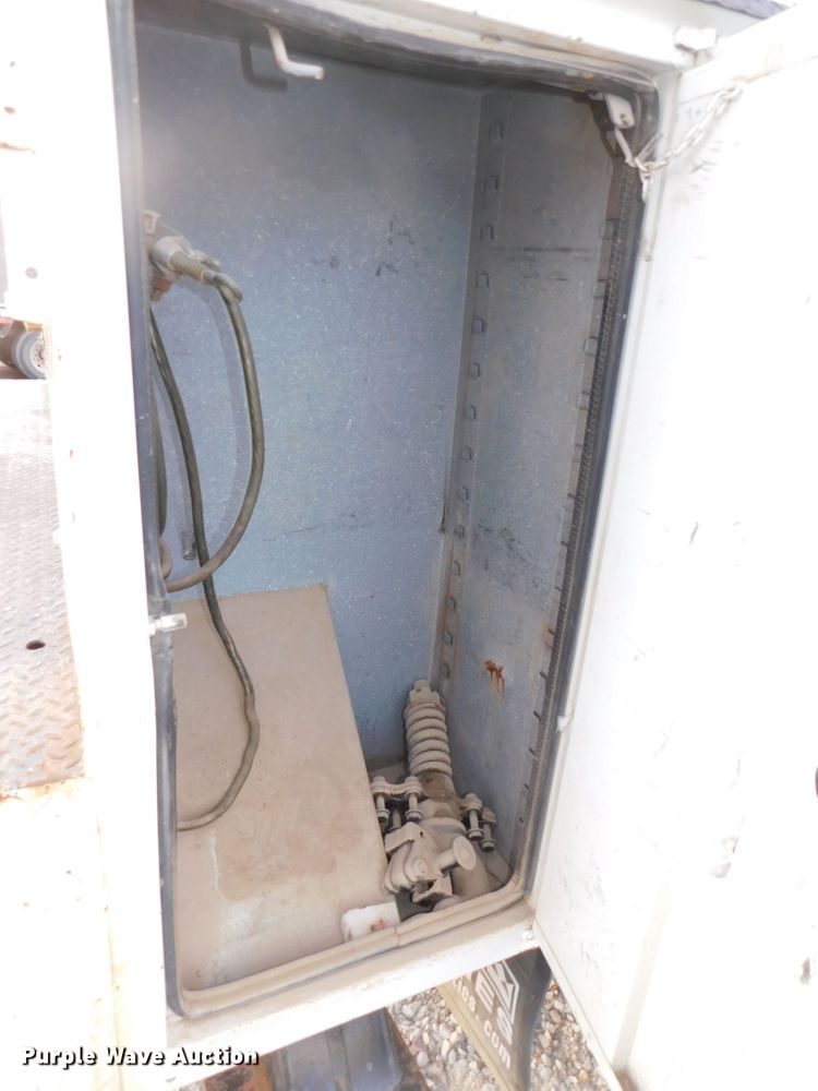 image for item DJ5849 2001 GMC C7500  forestry bucket truck