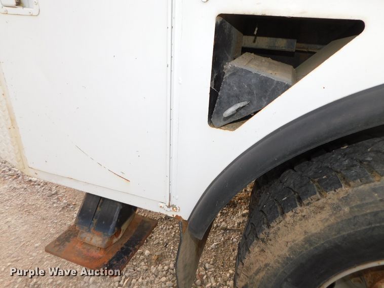 image for item DJ5849 2001 GMC C7500  forestry bucket truck