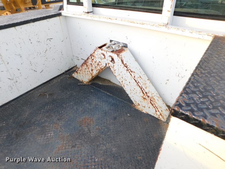 image for item DJ5849 2001 GMC C7500  forestry bucket truck