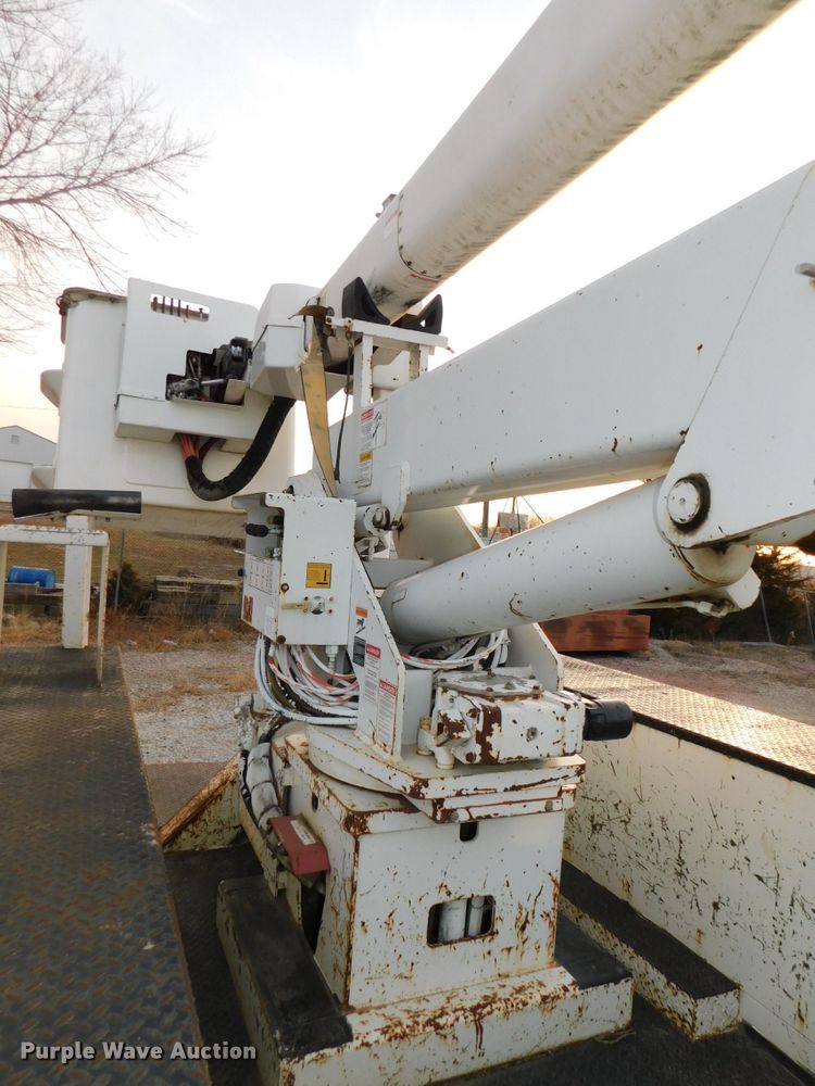 image for item DJ5849 2001 GMC C7500  forestry bucket truck