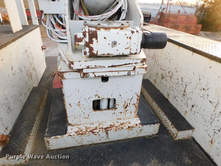 image for item DJ5849 2001 GMC C7500  forestry bucket truck