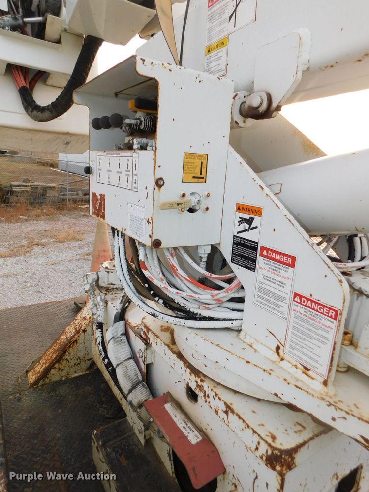 image for item DJ5849 2001 GMC C7500  forestry bucket truck