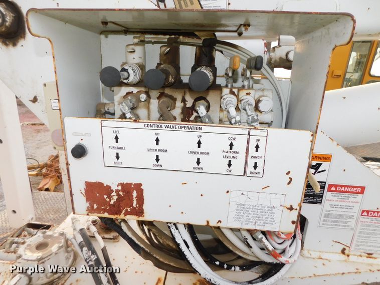 image for item DJ5849 2001 GMC C7500  forestry bucket truck