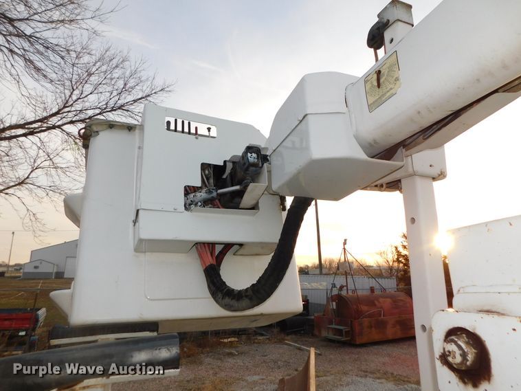 image for item DJ5849 2001 GMC C7500  forestry bucket truck