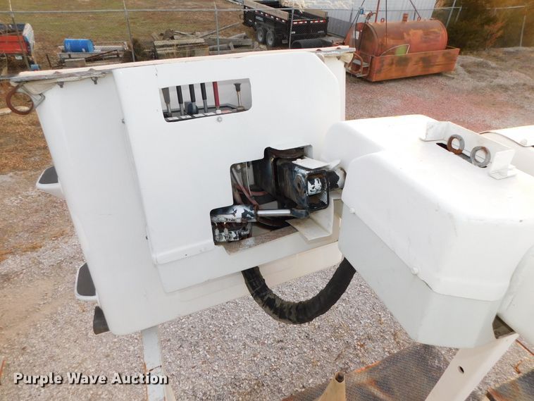 image for item DJ5849 2001 GMC C7500  forestry bucket truck