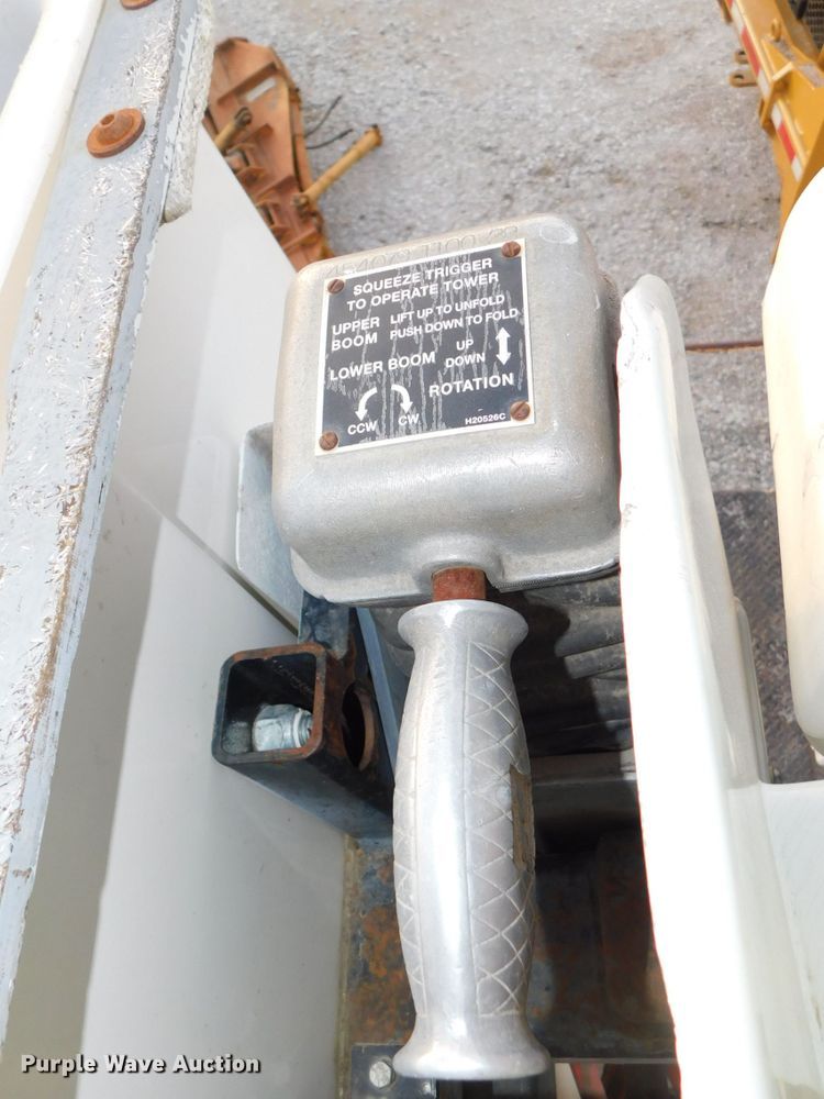 image for item DJ5849 2001 GMC C7500  forestry bucket truck