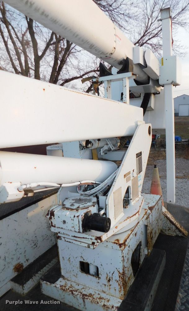 image for item DJ5849 2001 GMC C7500  forestry bucket truck