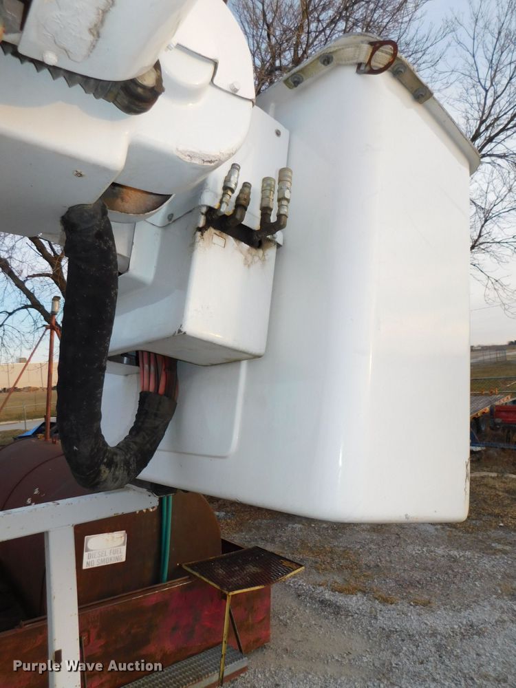 image for item DJ5849 2001 GMC C7500  forestry bucket truck